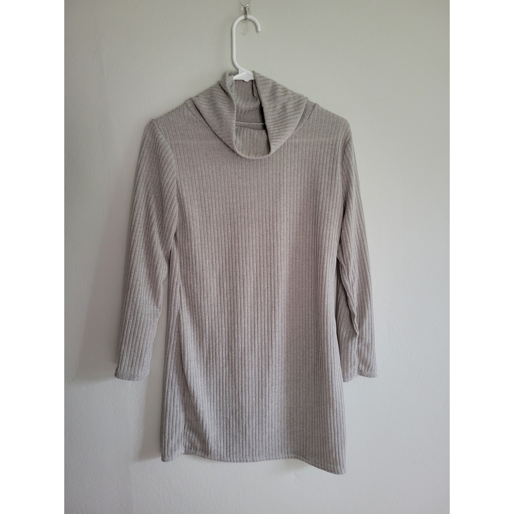 Grey ribbed turtleneck